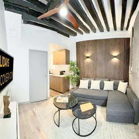 Chic Louvre Apartment Paris Exterior foto